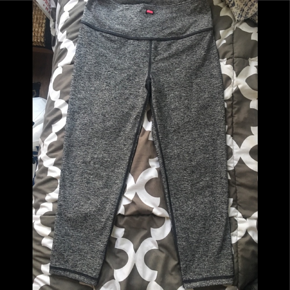 VS cropped workout pants